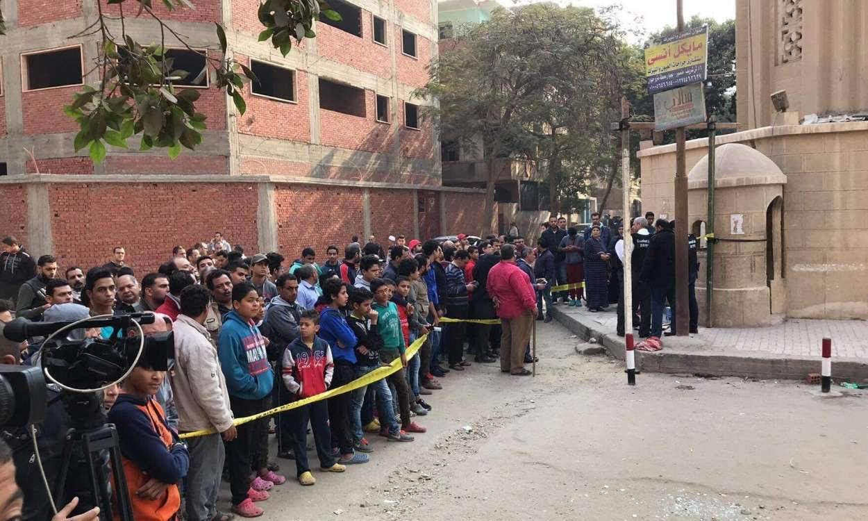 Τους δέκα έφτασαν οι νεκροί από το μακελειό σε κοπτική εκκλησία στο Καΐρο